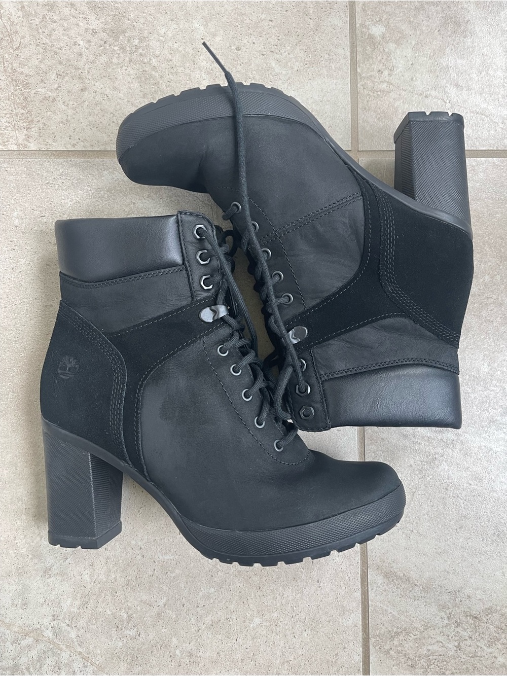Timberland Women's Black Lace-Up Chunky Heel Ankle Boots size 8